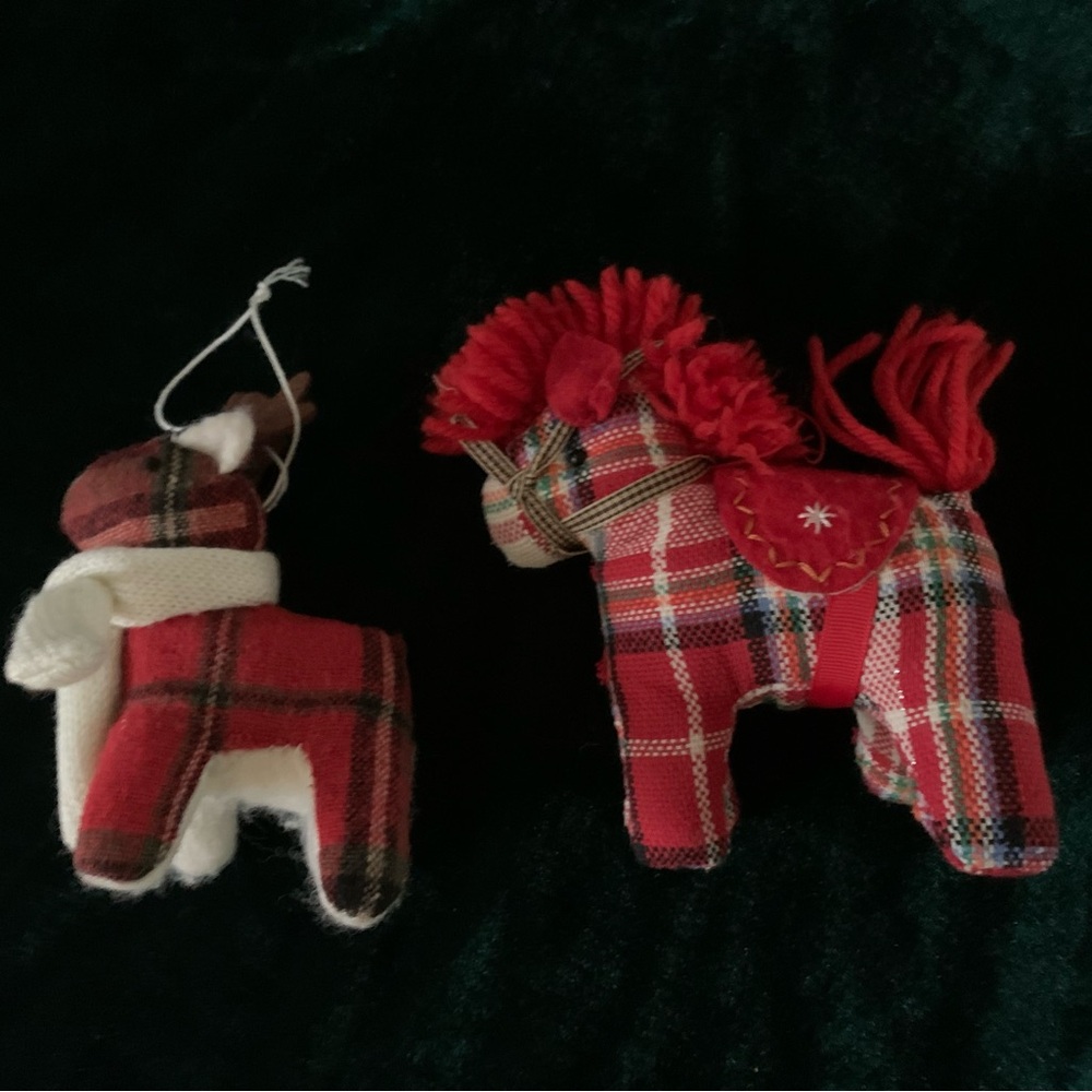 Red Plaid Plush Ornaments (Reindeer and Dala Horse / Pony) - Picture 4 of 5